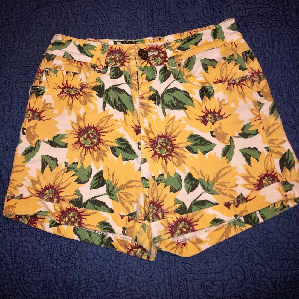Bullhead Sunflower Mom Short